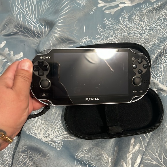 Brand new (but old) play station vita - Picture 6 of 9